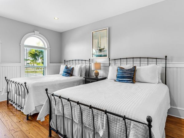 Luxury 8 Bedroom Vacation Home in Isle of Palms Sleeps 8