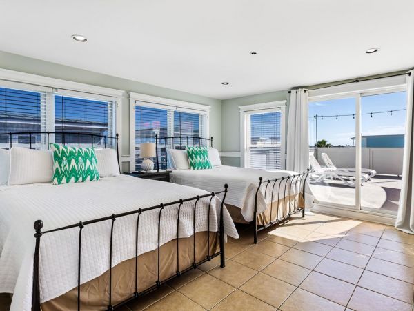 Luxury 8 Bedroom Vacation Home in Isle of Palms Sleeps 8