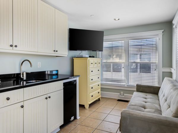 Luxury 8 Bedroom Vacation Home in Isle of Palms Sleeps 8