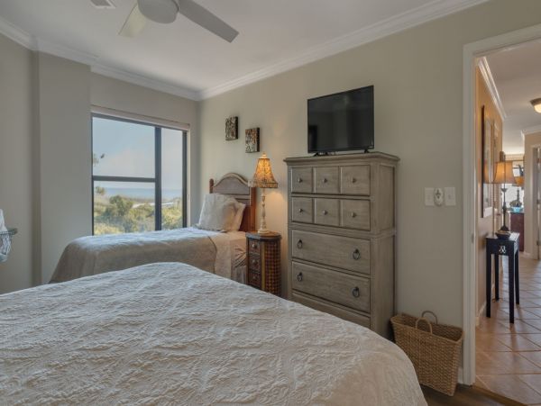 Oceanfront Vacation Villa in Hilton Head Sleeps 8 Guests