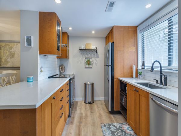 Hilton Head Vacation Condo Three Bedroom Walk to Beach