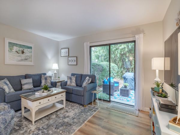 Hilton Head Vacation Condo Three Bedroom Walk to Beach