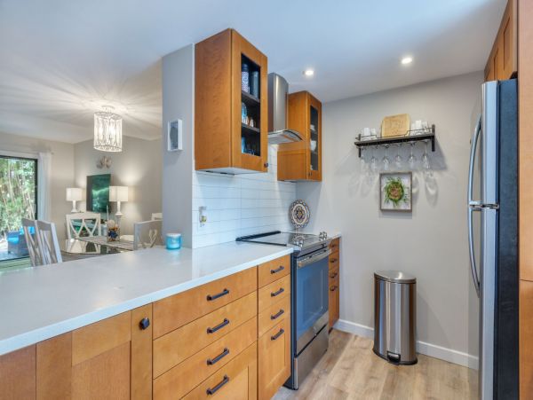 Hilton Head Vacation Condo Three Bedroom Walk to Beach