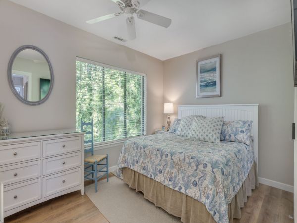 Hilton Head Vacation Condo Three Bedroom Walk to Beach