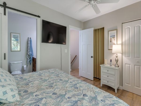Hilton Head Vacation Condo Three Bedroom Walk to Beach