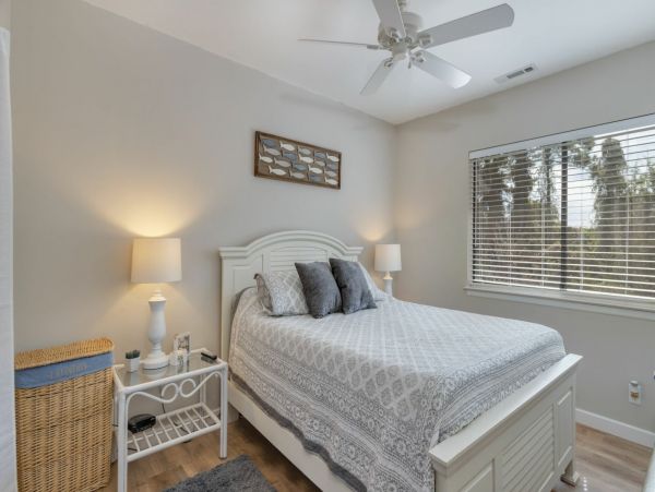 Hilton Head Vacation Condo Three Bedroom Walk to Beach