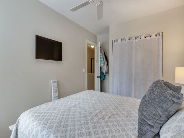 Hilton Head Vacation Condo Three Bedroom Walk to Beach