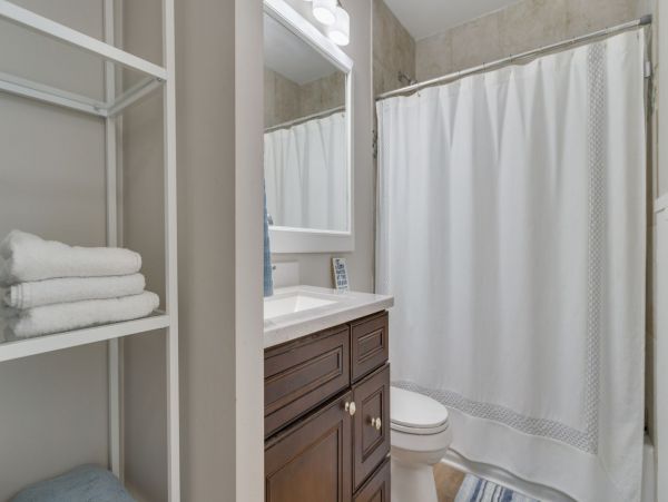 Hilton Head Vacation Condo Three Bedroom Walk to Beach