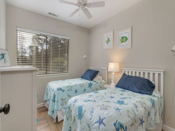 Hilton Head Vacation Condo Three Bedroom Walk to Beach