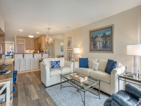 Lovely Condo with 2 Bedrooms & Ocean Views in Hilton Head