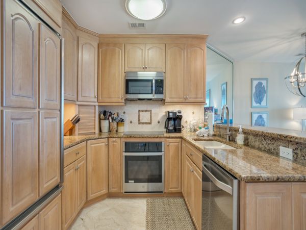 Lovely Condo with 2 Bedrooms & Ocean Views in Hilton Head