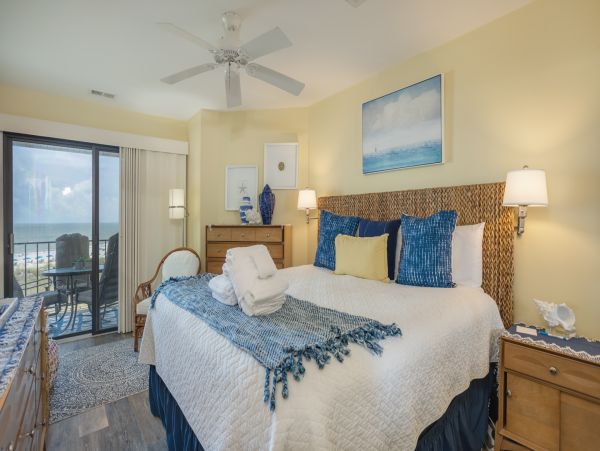 Lovely Condo with 2 Bedrooms & Ocean Views in Hilton Head