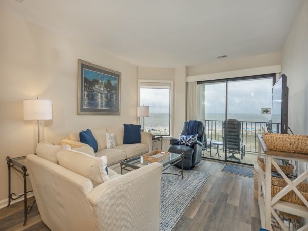 Lovely Condo with 2 Bedrooms & Ocean Views in Hilton Head
