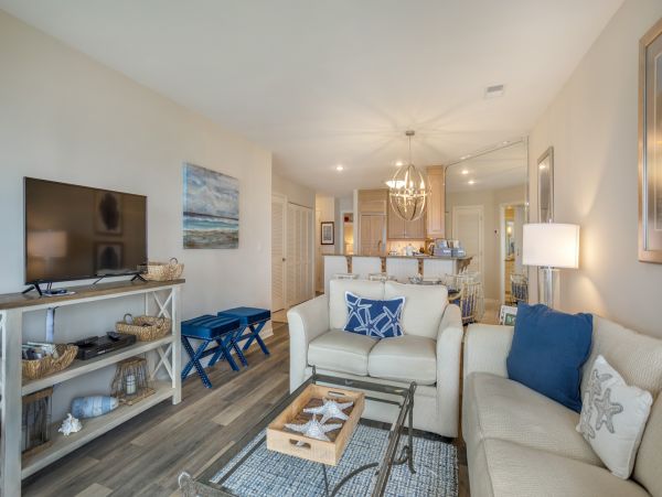 Lovely Condo with 2 Bedrooms & Ocean Views in Hilton Head
