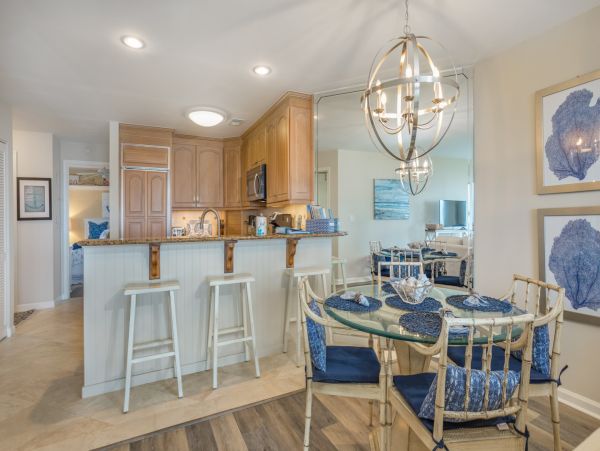 Lovely Condo with 2 Bedrooms & Ocean Views in Hilton Head
