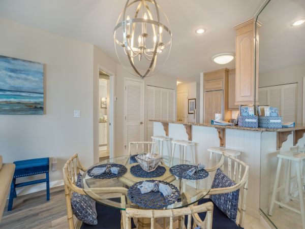 Lovely Condo with 2 Bedrooms & Ocean Views in Hilton Head
