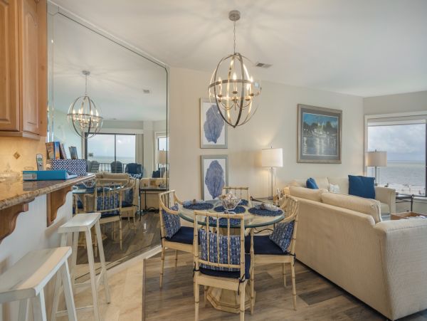 Lovely Condo with 2 Bedrooms & Ocean Views in Hilton Head