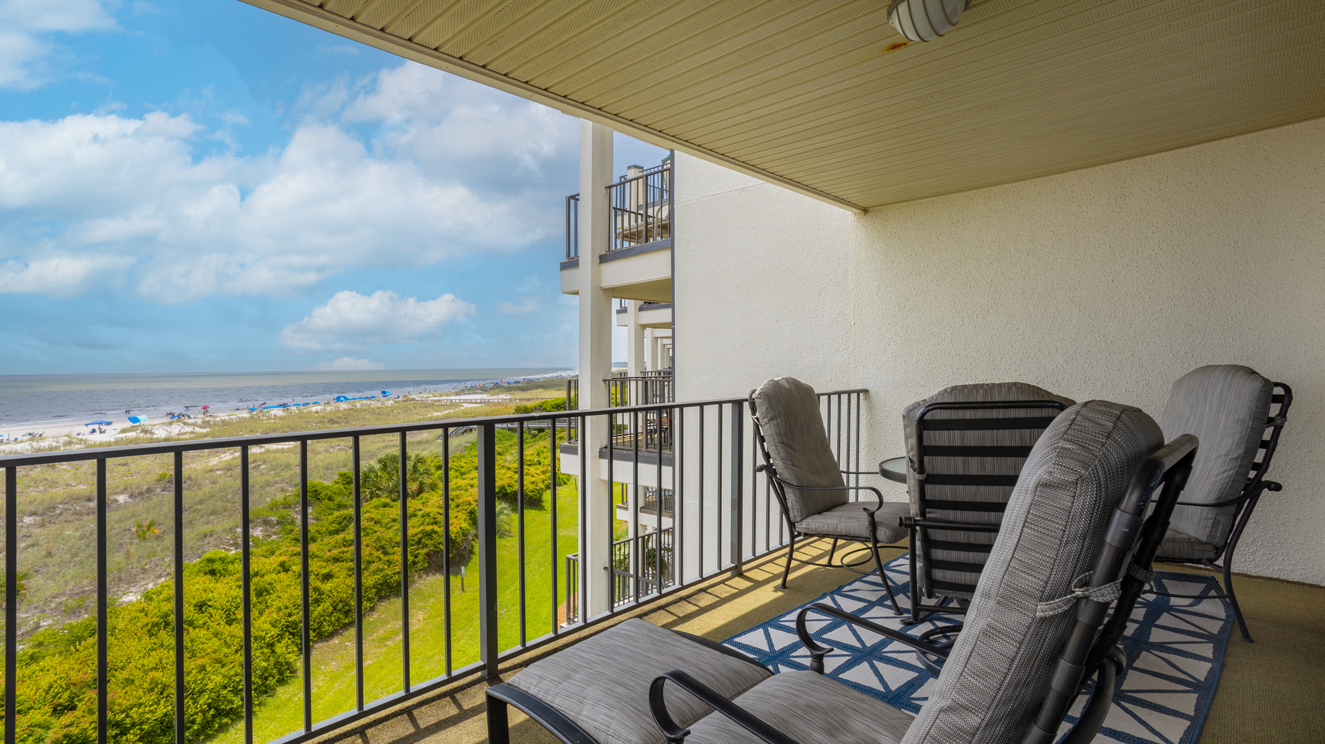 Lovely Condo with 2 Bedrooms & Ocean Views in Hilton Head