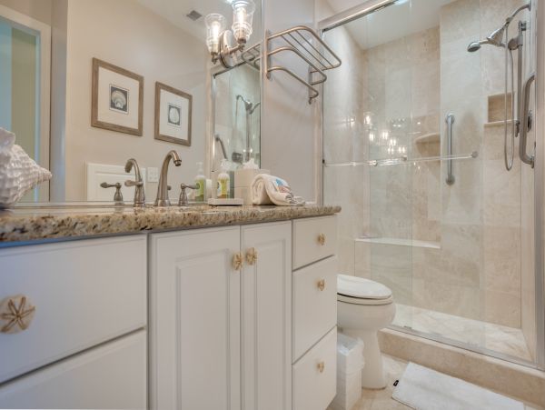 Lovely Condo with 2 Bedrooms & Ocean Views in Hilton Head