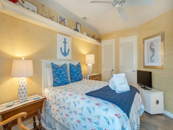Lovely Condo with 2 Bedrooms & Ocean Views in Hilton Head