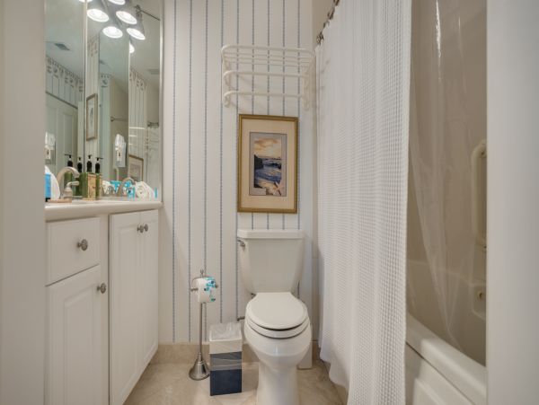 Lovely Condo with 2 Bedrooms & Ocean Views in Hilton Head