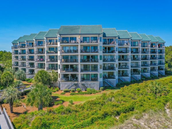 Lovely Condo with 2 Bedrooms & Ocean Views in Hilton Head