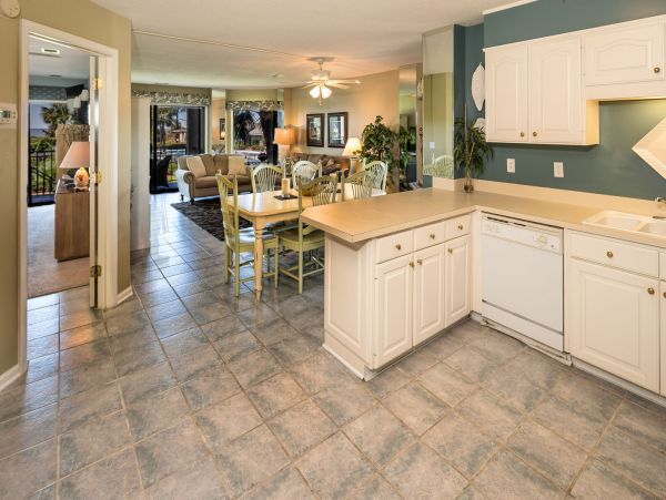 A Lovely Villa Style Condo Amazing Steps to Sandy Beach