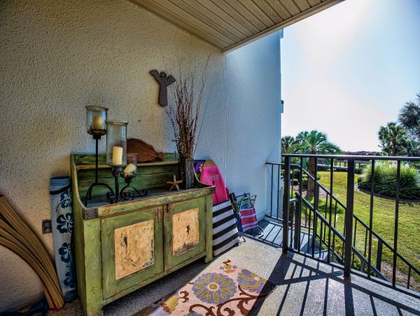A Lovely Villa Style Condo Amazing Steps to Sandy Beach
