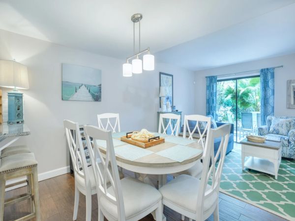 Hilton Head 3 Bedroom Townhouse Walk to Beach