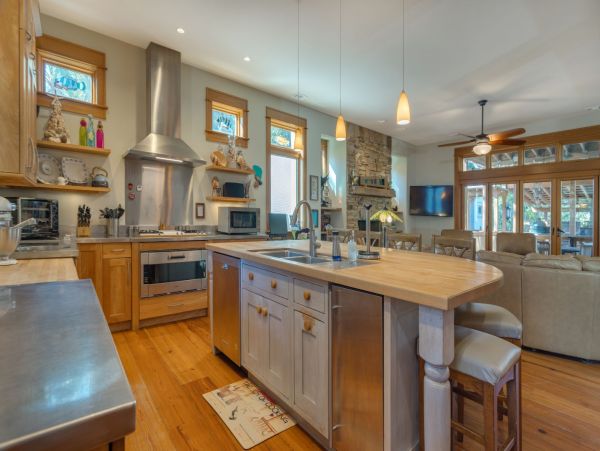 Fabulous 7 Bedroom 5 Homes to the Beach