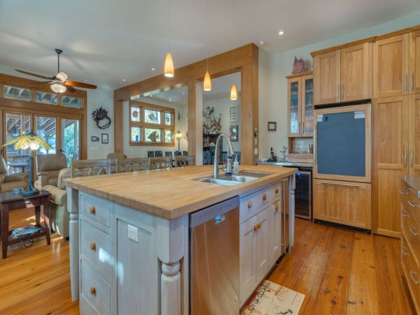 Fabulous 7 Bedroom 5 Homes to the Beach