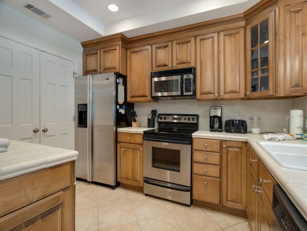 Hilton Head Vacation Condo Three Bedroom Walk to Beach