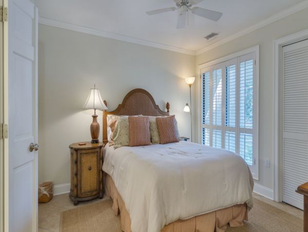 Hilton Head Vacation Condo Three Bedroom Walk to Beach