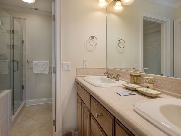Hilton Head Vacation Condo Three Bedroom Walk to Beach