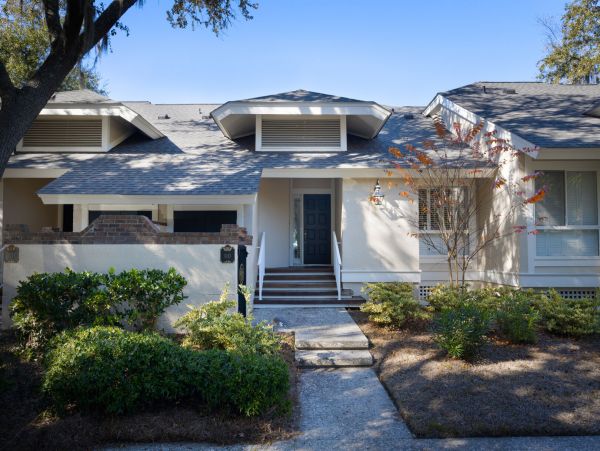 Hilton Head Vacation Condo Three Bedroom Walk to Beach