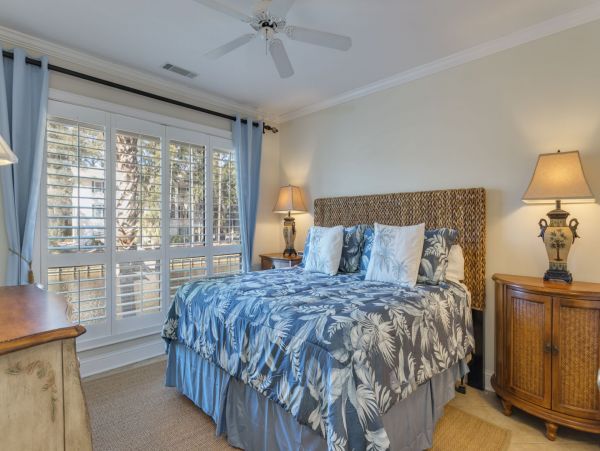 Hilton Head Vacation Condo Three Bedroom Walk to Beach