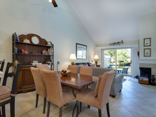 Hilton Head Vacation Condo Three Bedroom Walk to Beach