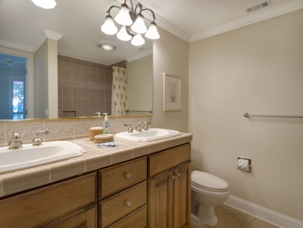 Hilton Head Vacation Condo Three Bedroom Walk to Beach