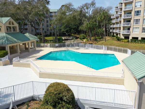 Hilton Head Vacation Condo Three Bedroom Walk to Beach
