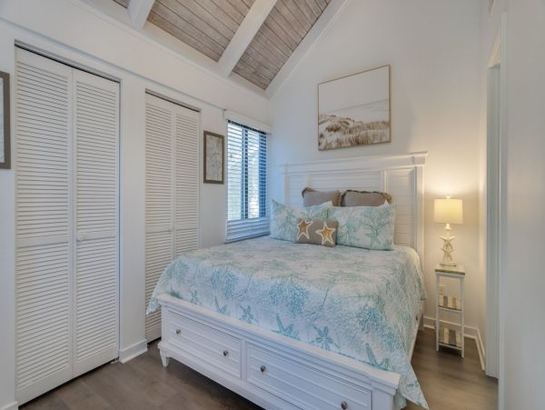 Hilton Head Vacation Home Three Bedroom Walk to Beach