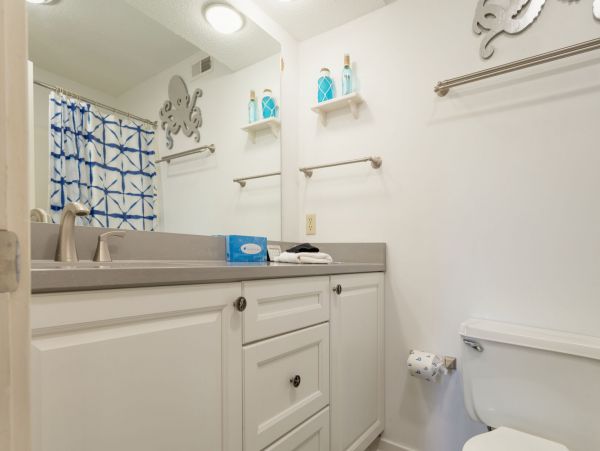 Hilton Head Vacation Home Three Bedroom Walk to Beach