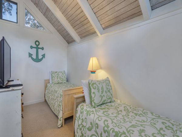 Hilton Head Vacation Home Three Bedroom Walk to Beach