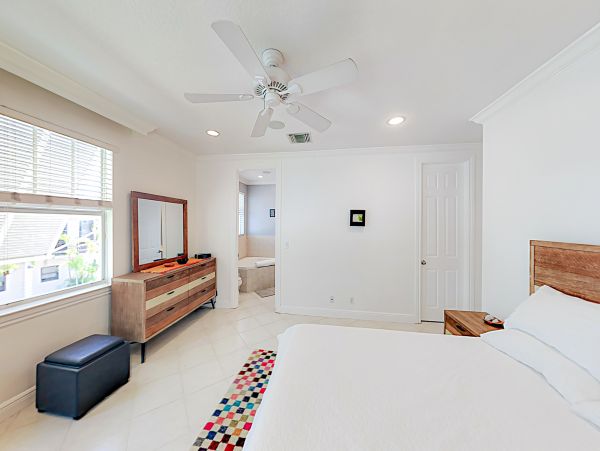 Rooftop Deck with Skyline Views of Downtown 2 BR Townhome