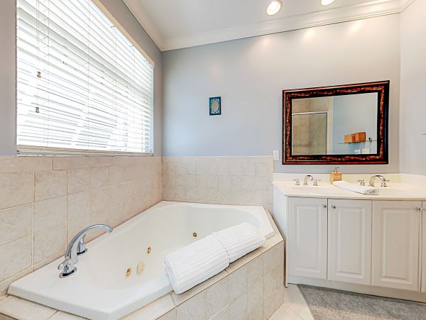 Rooftop Deck with Skyline Views of Downtown 2 BR Townhome