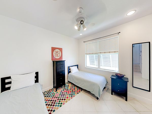 Rooftop Deck with Skyline Views of Downtown 2 BR Townhome