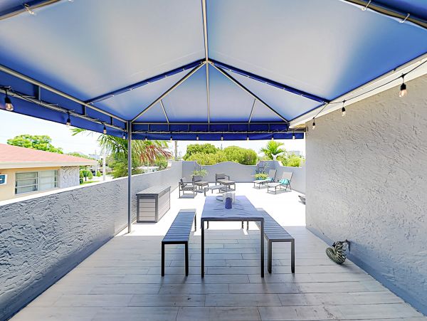Rooftop Deck with Skyline Views of Downtown 2 BR Townhome