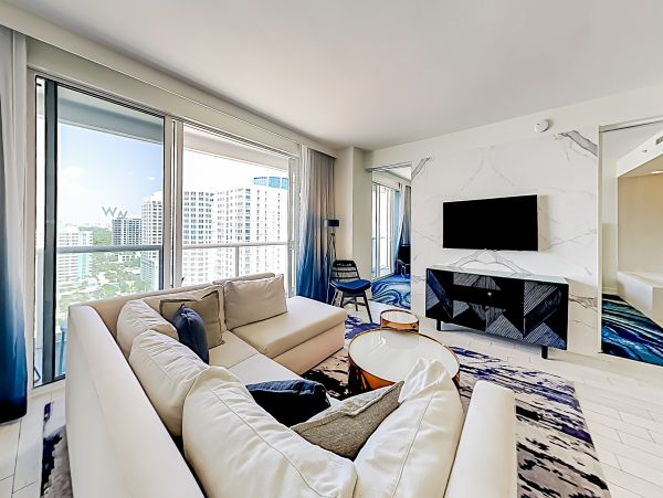 Extraordinary Ocean view 2 bedroom Condo with rooftop pools, hot tub & beach access