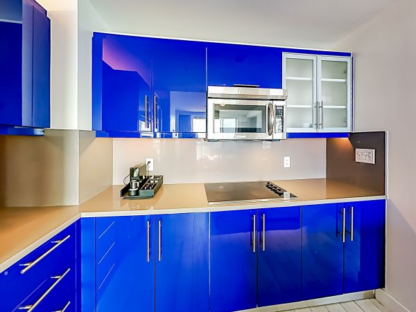 Extraordinary Ocean view 2 bedroom Condo with rooftop pools, hot tub & beach access