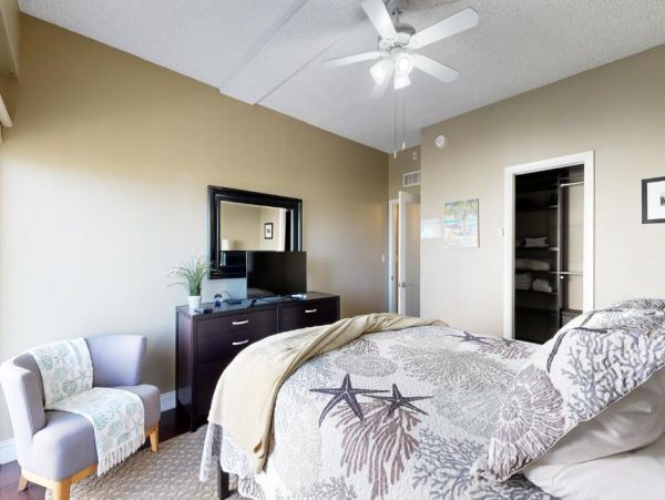 Stunning Fort Lauderdale Condo - Ocean Views & Prime Location Block to Beach