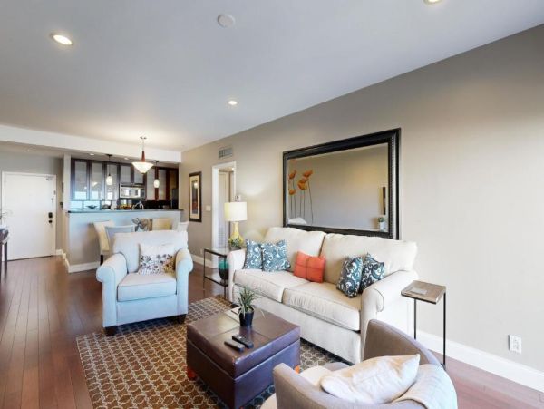 Stunning Fort Lauderdale Condo - Ocean Views & Prime Location Block to Beach